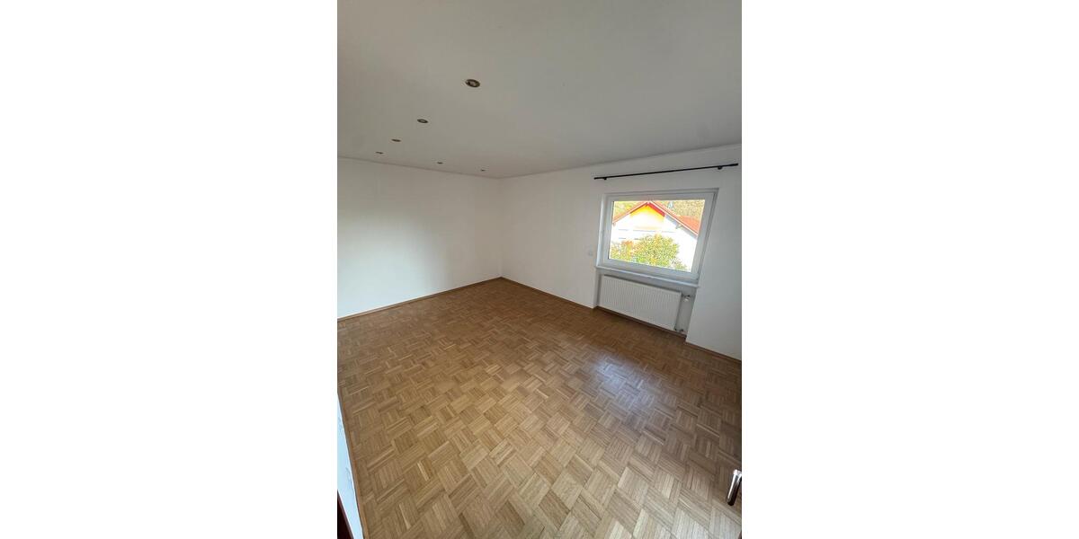 Bungalow Steinwenden - 4 Zimmer, 150 m&sup2;, 1.700&euro; | Angebot:26004005
