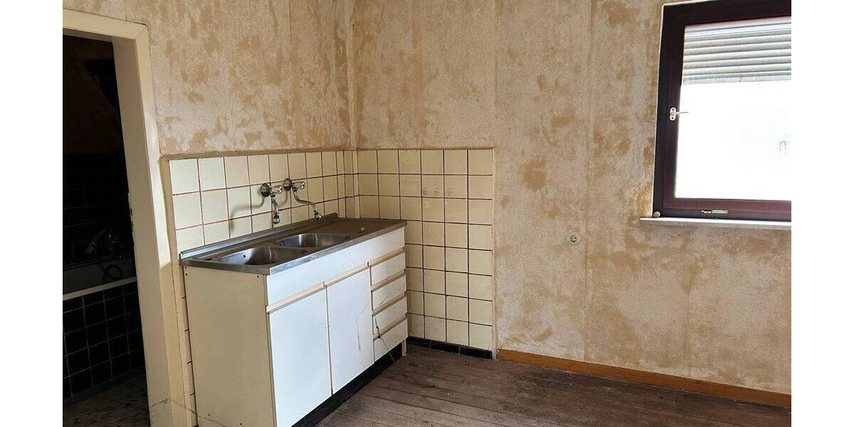 Mehrfamilienhaus, Wohnhaus Saarbrücken Dudweiler - 7 Zimmer, 168 m&sup2;, 150.000&euro; | Angebot:25745729