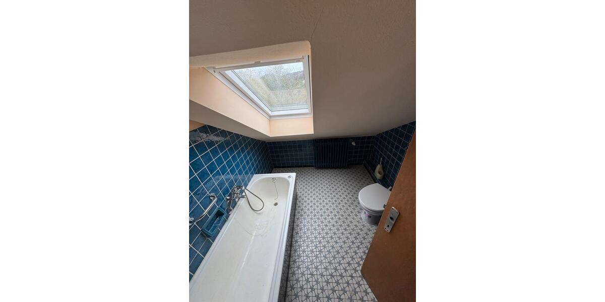 Dachgeschoßwohnung Saarbrücken Malstatt - 3 Zimmer, 70 m&sup2;, 700&euro; | Angebot:26040579