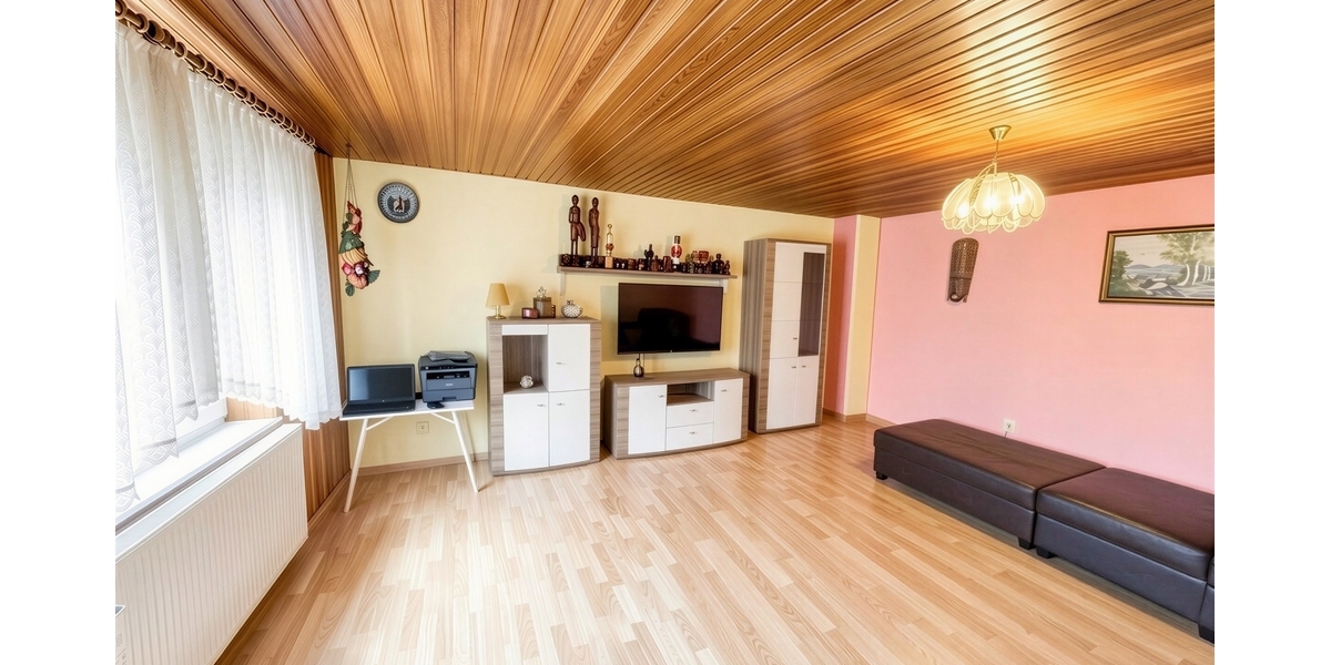 Reserviert-EFH mit Anbau, 2 Garagen & mehreren Stellplätzen – Renovierungsobjekt mit viel Potenzial für den schmalen Geldbeutel - Einfamilienhaus Gries | Angebot:27179286