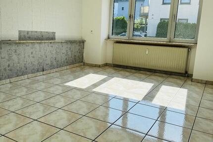 Wohnung Saarbrücken West - 2 Zimmer, 85 m&sup2;, 650&euro; | Angebot:25382380