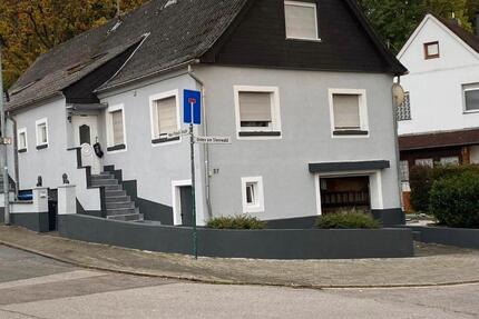 Haus Neunkirchen - 9 Zimmer, 248 m&sup2;, 299.000&euro; | Angebot:26233625