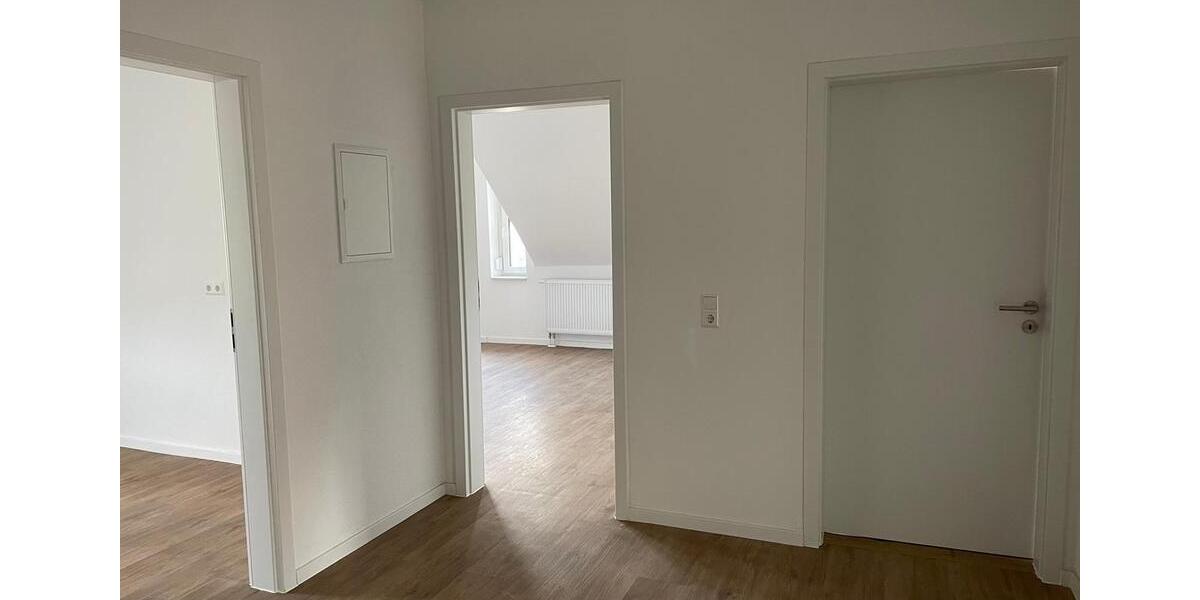 Dachgeschoßwohnung Pirmasens - 6 Zimmer, 138 m&sup2;, 1.200&euro; | Angebot:25395415