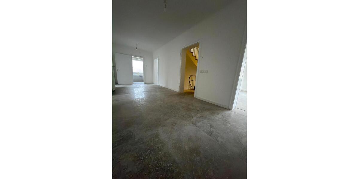 Etagenwohnung Neunkirchen - 4 Zimmer, 137 m&sup2;, 1.150&euro; | Angebot:25445281