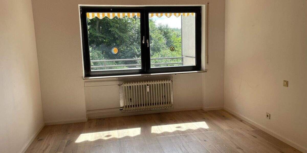 Etagenwohnung Saarbrücken Schafbrücke - 4 Zimmer, 95 m&sup2;, 229.000&euro; | Angebot:25905876