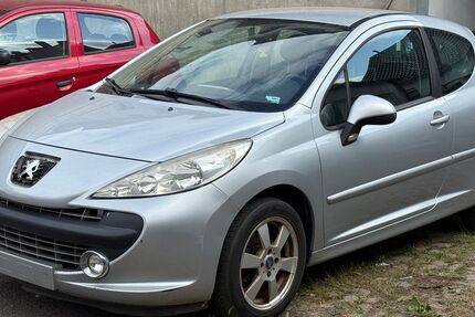 Peugeot 207 122.000 km 800 &euro; Saarbrücken - Burbach 66115