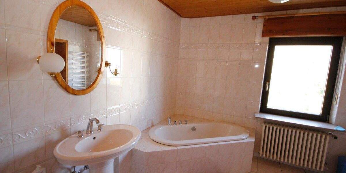 Doppelhaushälfte Bexbach - 9 Zimmer, 213 m&sup2;, 298.000&euro; | Angebot:25664167