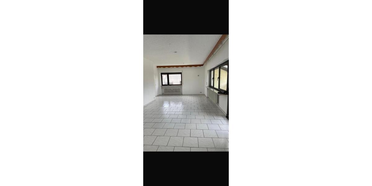 Etagenwohnung Heusweiler - 4 Zimmer, 111 m&sup2;, 900&euro; | Angebot:25403466