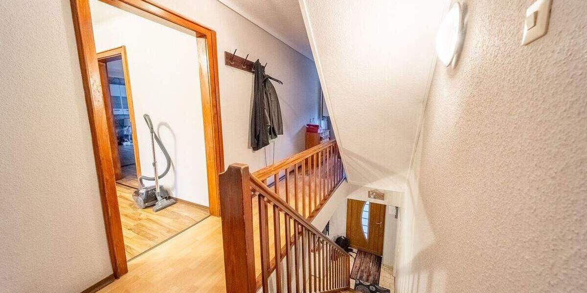 Einfamilienhaus Dellfeld - 8 Zimmer, 214 m&sup2;, 165.000&euro; | Angebot:25691422