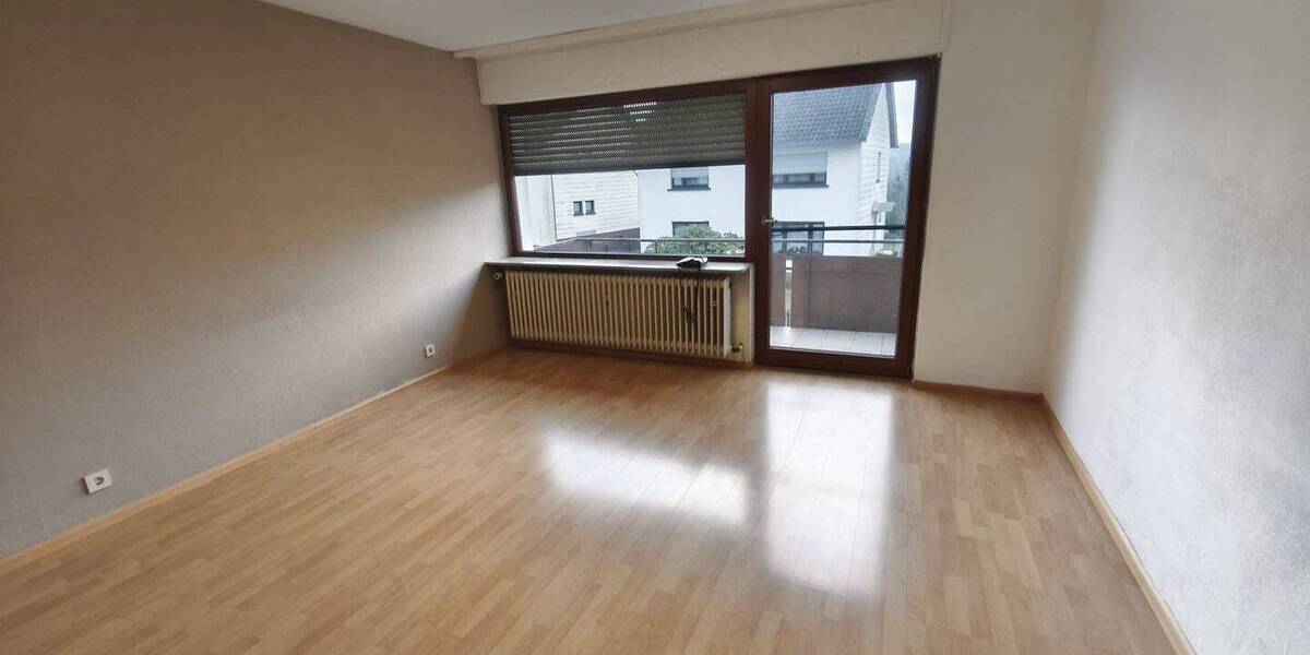 Attraktives Zweifamilienhaus in ruhiger Lage - Mehrfamilienhaus, Wohnhaus Schiffweiler Landsweiler | Angebot:26146960