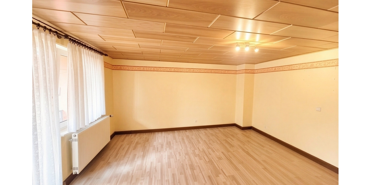 Reserviert-EFH mit Anbau, 2 Garagen & mehreren Stellplätzen – Renovierungsobjekt mit viel Potenzial für den schmalen Geldbeutel - Einfamilienhaus Gries | Angebot:27179286