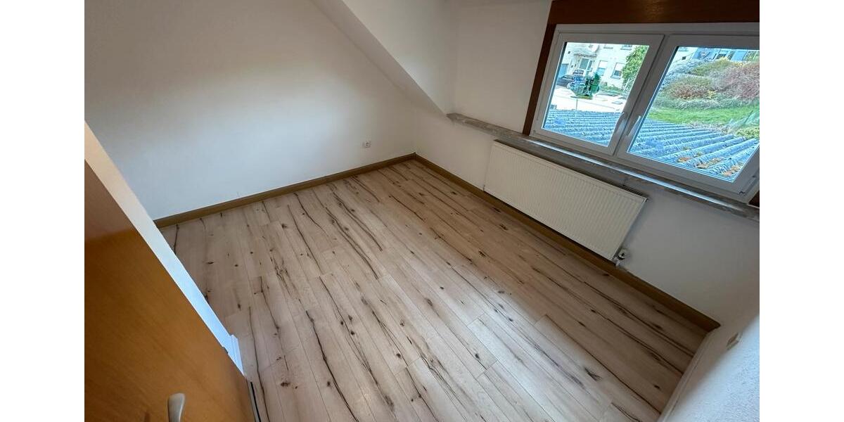 Dachgeschoßwohnung Marpingen - 3 Zimmer, 90 m&sup2;, 730&euro; | Angebot:26021107