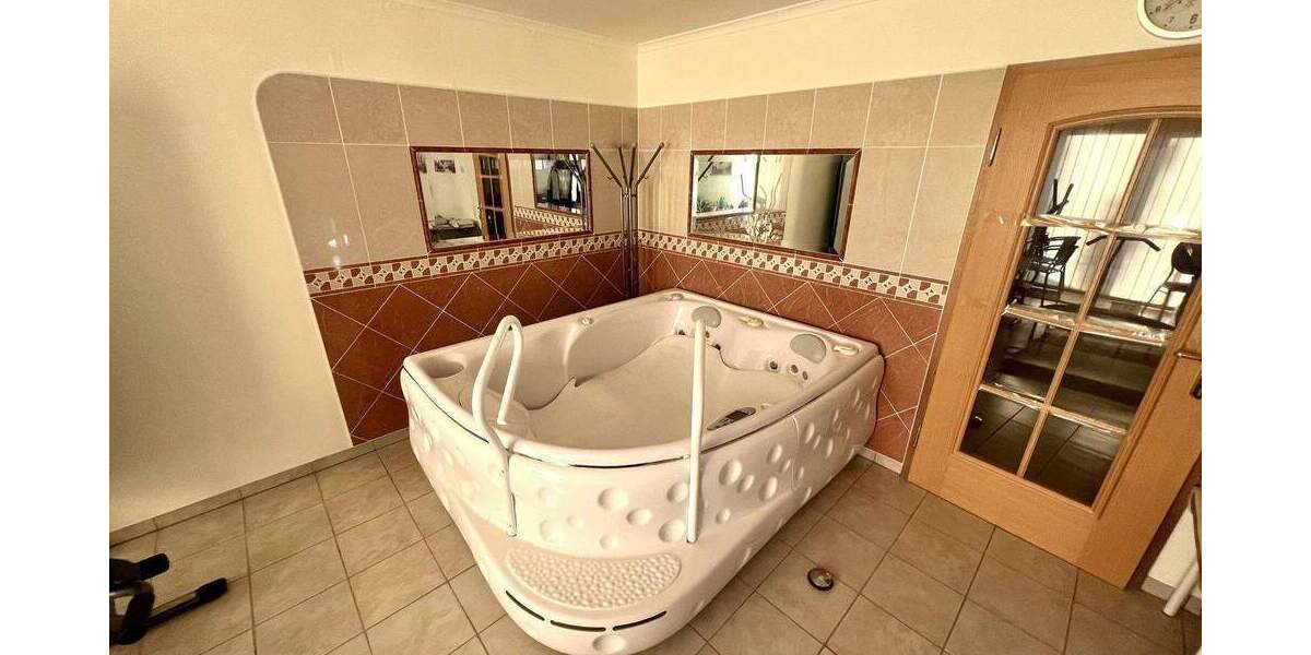 Einfamilienhaus Neunkirchen Innenstadt - 6 Zimmer, 210 m&sup2;, 395.000&euro; | Angebot:25755189