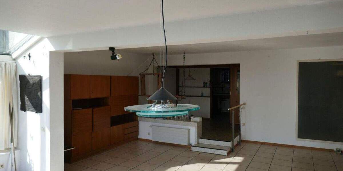 Einfamilienhaus Saarbrücken Eschberg - 5 Zimmer, 140 m&sup2;, 330.000&euro; | Angebot:25818416