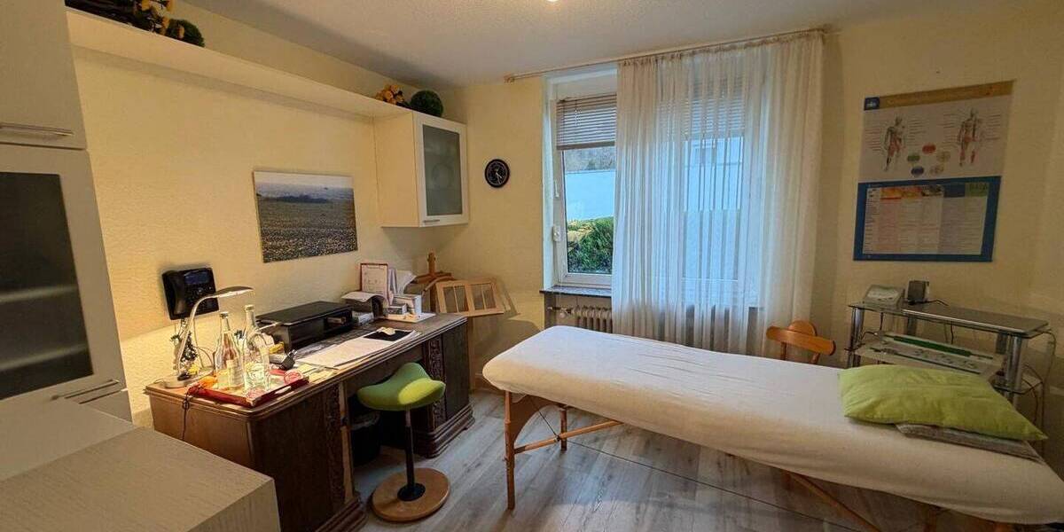 Etagenwohnung Saarbrücken Schafbrücke - 6 Zimmer, 249.000&euro; | Angebot:26259217