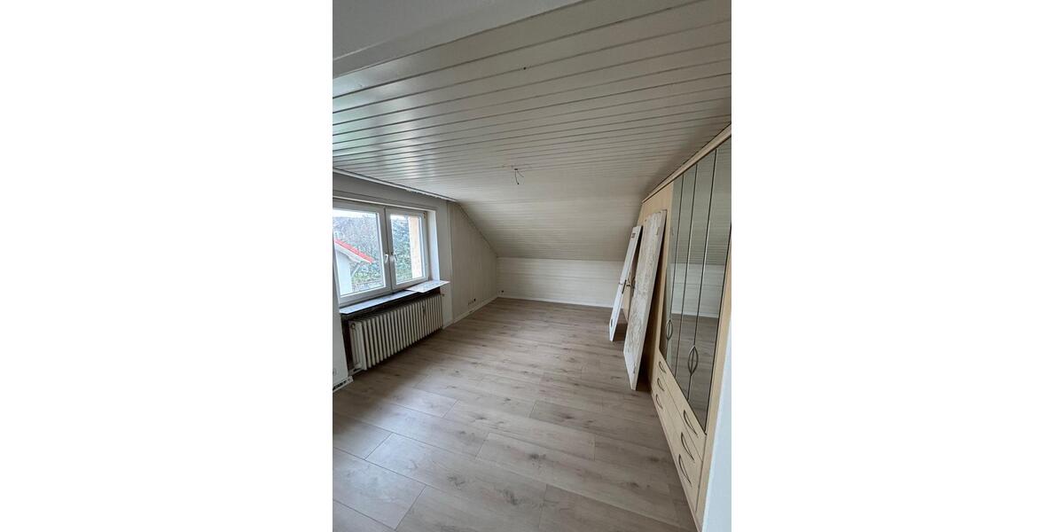 Etagenwohnung Saarbrücken Brebach-Fechingen - 4 Zimmer, 90 m&sup2;, 1.050&euro; | Angebot:25645672