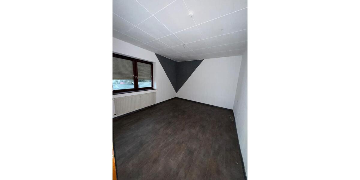 Etagenwohnung Schiffweiler - 2 Zimmer, 100 m&sup2;, 750&euro; | Angebot:25099914