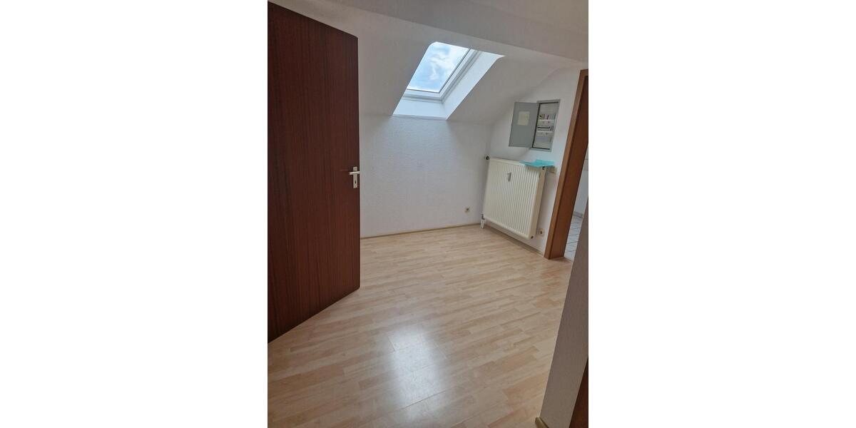 Dachgeschoßwohnung Saarbrücken Kieselhumes - 3.5 Zimmer, 115 m&sup2;, 995&euro; | Angebot:25973610