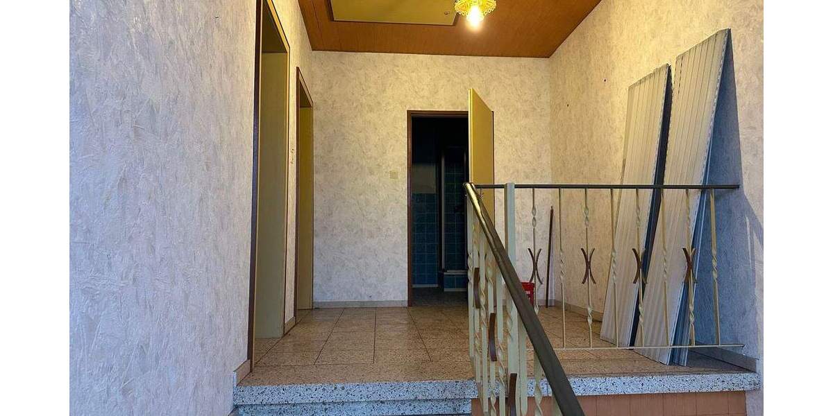 Einfamilienhaus Schiffweiler Heiligenwald - 8 Zimmer, 162 m&sup2;, 126.000&euro; | Angebot:25669773