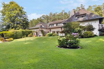 Haus Homburg - 12 Zimmer, 470 m&sup2;, 1.180.000&euro; | Angebot:23884085