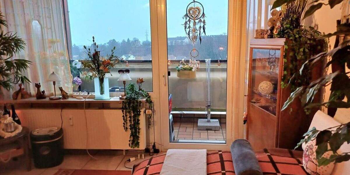 Etagenwohnung Neunkirchen Innenstadt - 3 Zimmer, 75 m&sup2;, 110.000&euro; | Angebot:25683936