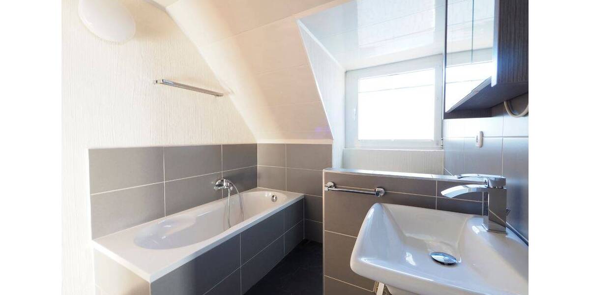 Etagenwohnung Saarbrücken Güdingen - 4 Zimmer, 140 m&sup2;, 1.250&euro; | Angebot:26154857