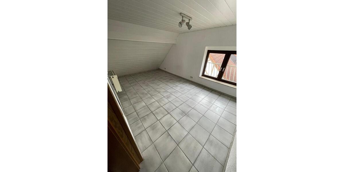 Dachgeschoßwohnung Oberthal - 3 Zimmer, 97 m&sup2;, 850&euro; | Angebot:25993392