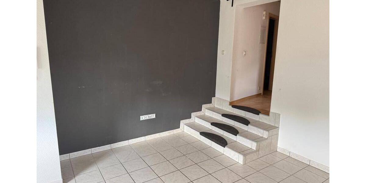 Dachgeschoßwohnung Homburg - 4 Zimmer, 95 m&sup2;, 750&euro; | Angebot:26413157