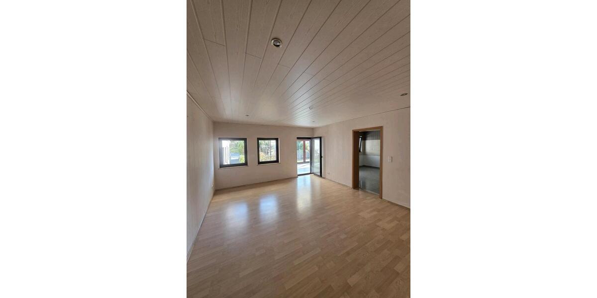 Erdgeschoßwohnung Neunkirchen - 4 Zimmer, 153 m&sup2;, 900&euro; | Angebot:25379472