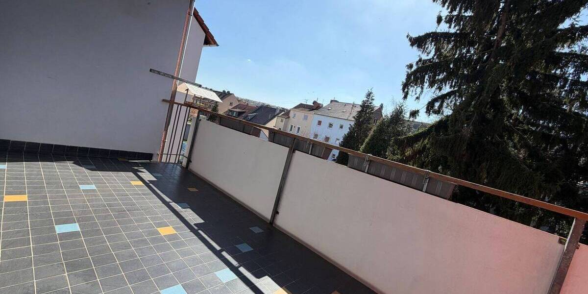 Etagenwohnung Saarbrücken Brebach-Fechingen - 3 Zimmer, 94 m&sup2;, 700&euro; | Angebot:26092634