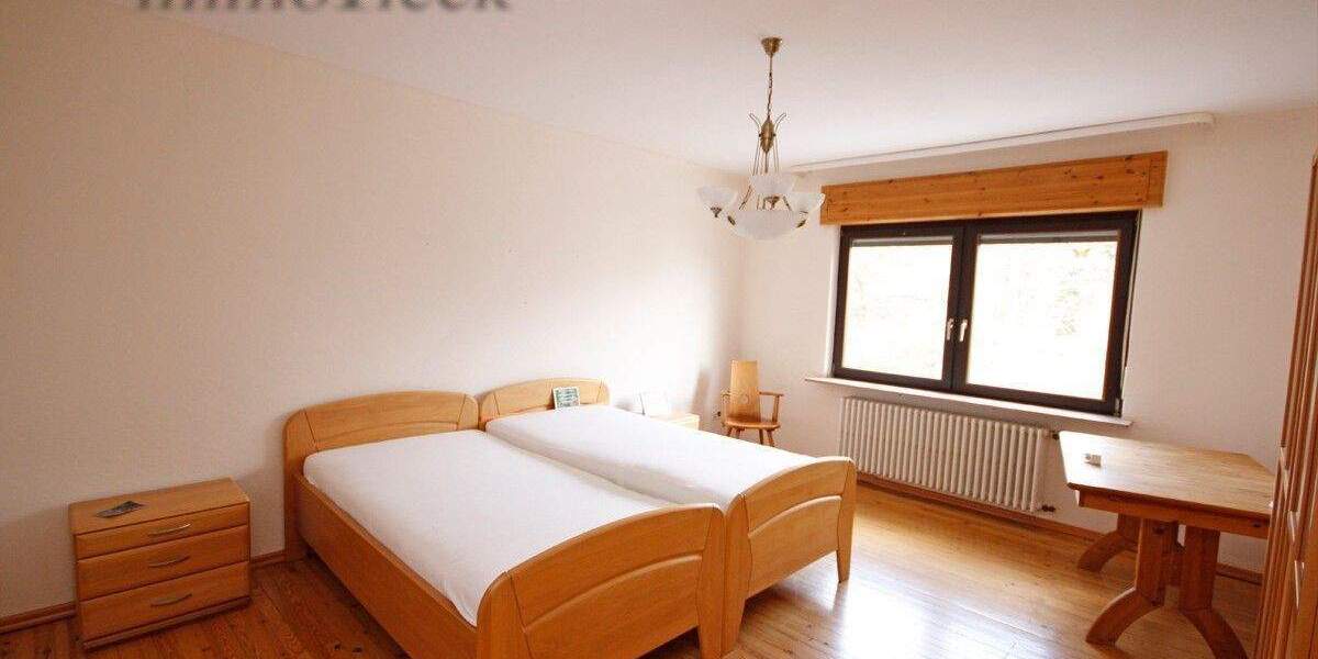 Doppelhaushälfte Bexbach - 9 Zimmer, 213 m&sup2;, 298.000&euro; | Angebot:25664167