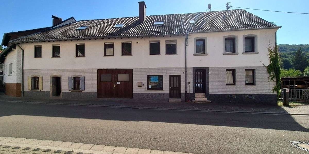 Vielseitiges Zweifamilienhaus mit Gewerbemöglichkeit, zahlreichen Stellplätzen u. idyllischem Garten - Mehrfamilienhaus, Wohnhaus Friedelhausen Friedelhausen | Angebot:27159287