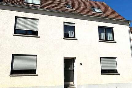 Haus Hauptstuhl - 6 Zimmer, 214 m&sup2;, 1.800&euro; | Angebot:27103235