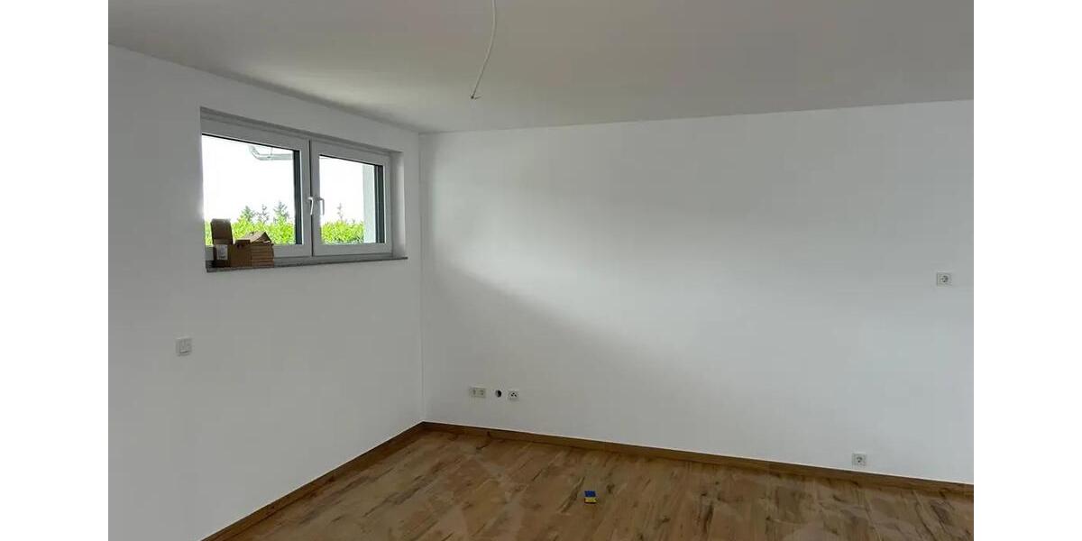 Etagenwohnung Neunkirchen Heinitz - 2 Zimmer, 75 m&sup2;, 850&euro; | Angebot:26586691