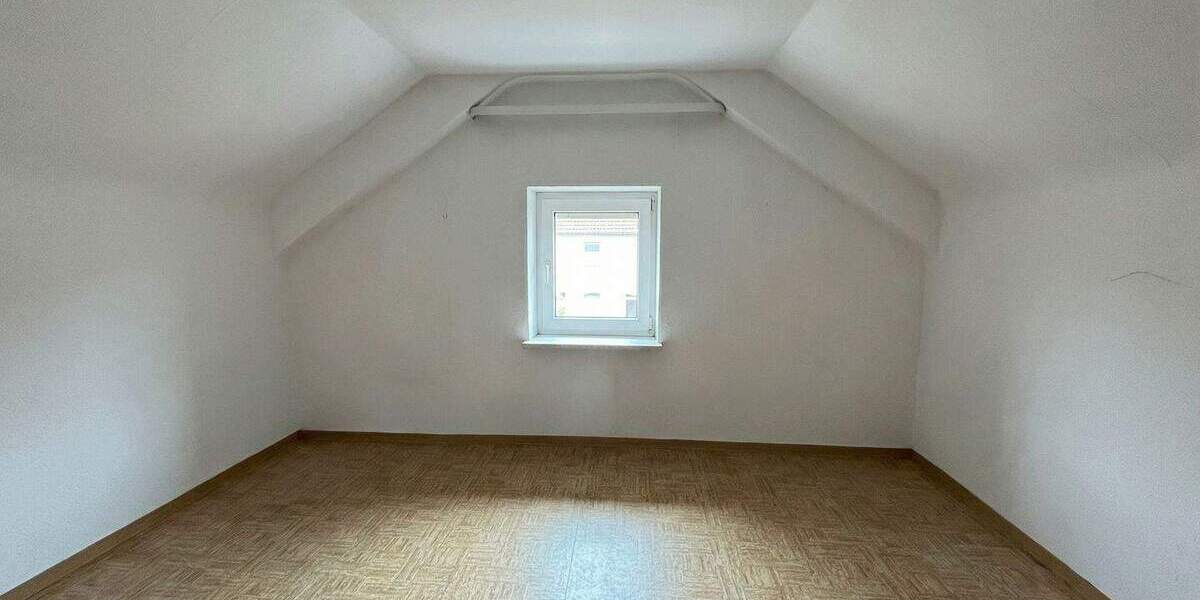 Einfamilienhaus Vinningen - 8 Zimmer, 155 m&sup2;, 195.000&euro; | Angebot:25691426