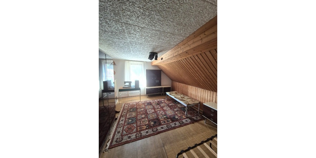 Vielseitiges Zweifamilienhaus mit Gewerbemöglichkeit, zahlreichen Stellplätzen u. idyllischem Garten - Zweifamilienhaus Friedelhausen Friedelhausen | Angebot:22137659