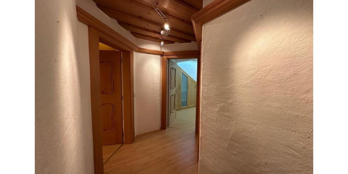 Dachgeschoßwohnung Pirmasens Niedersimten - 3 Zimmer, 102 m&sup2;, 750&euro; | Angebot:25148582