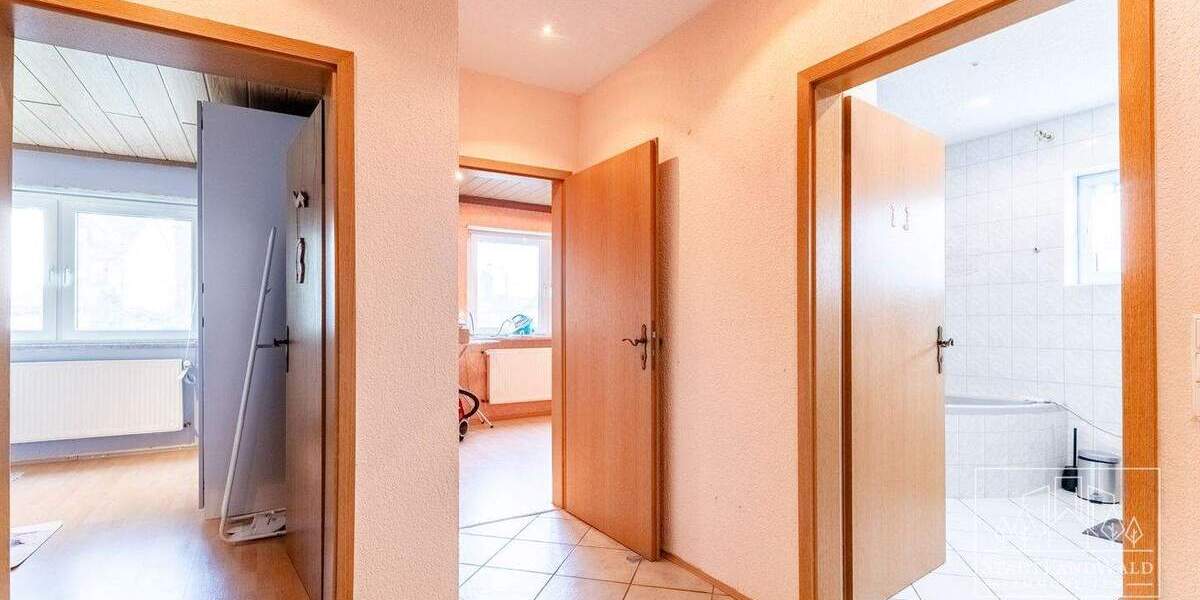Einfamilienhaus Schweix - 9 Zimmer, 222 m&sup2;, 269.750&euro; | Angebot:25798626
