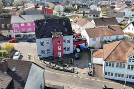 Haus Lemberg - 9 Zimmer, 320 m&sup2;, 269.000&euro; | Angebot:25845076