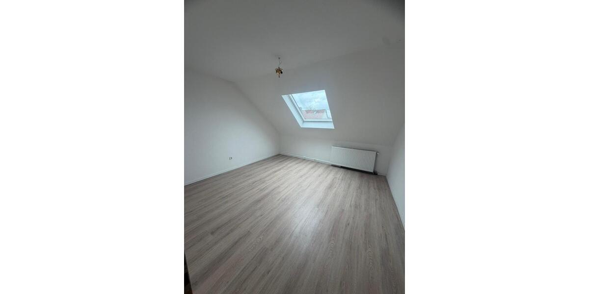 Dachgeschoßwohnung Sankt Ingbert - 2 Zimmer, 33 m&sup2;, 480&euro; | Angebot:25614189