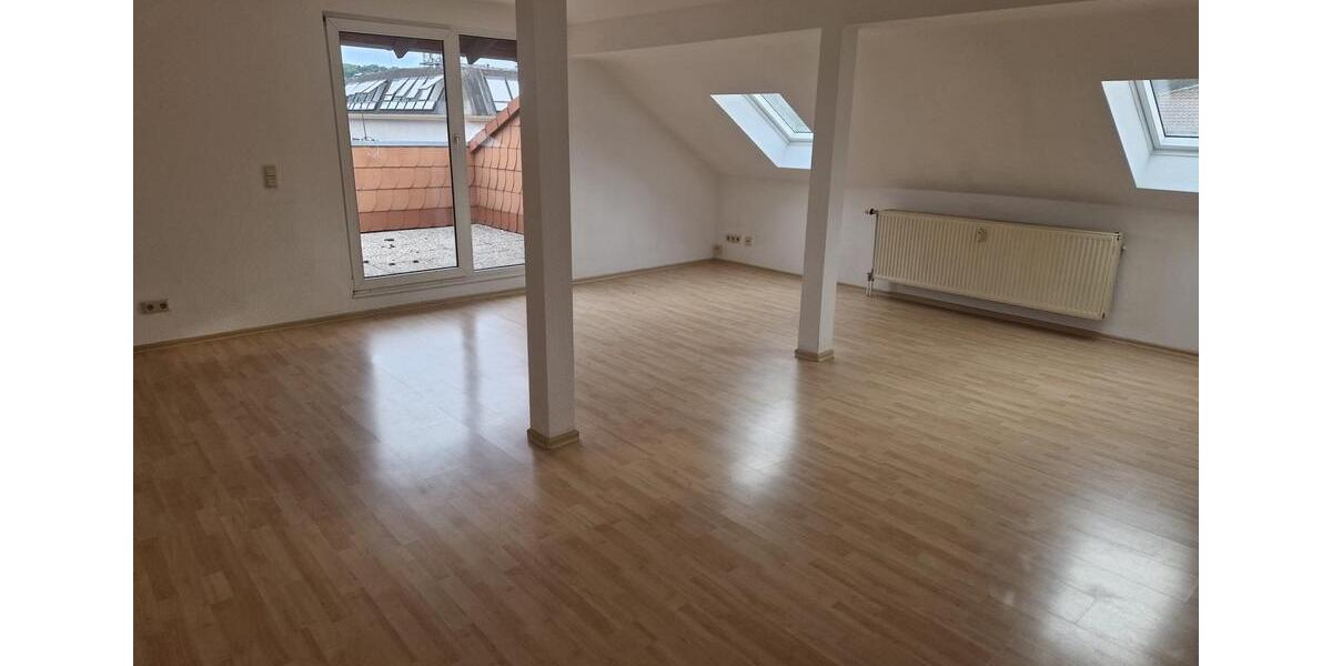 Dachgeschoßwohnung Saarbrücken Kieselhumes - 3.5 Zimmer, 115 m&sup2;, 995&euro; | Angebot:25973610