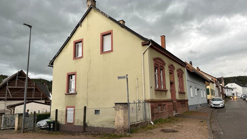 Einfamilienhaus Blieskastel - 6 Zimmer, 145 m&sup2;, 119.000&euro; | Angebot:26599572