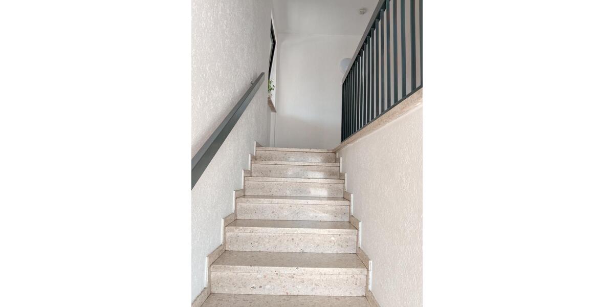 Dachgeschoßwohnung Neunkirchen - 6 Zimmer, 150 m&sup2;, 300.000&euro; | Angebot:25751840