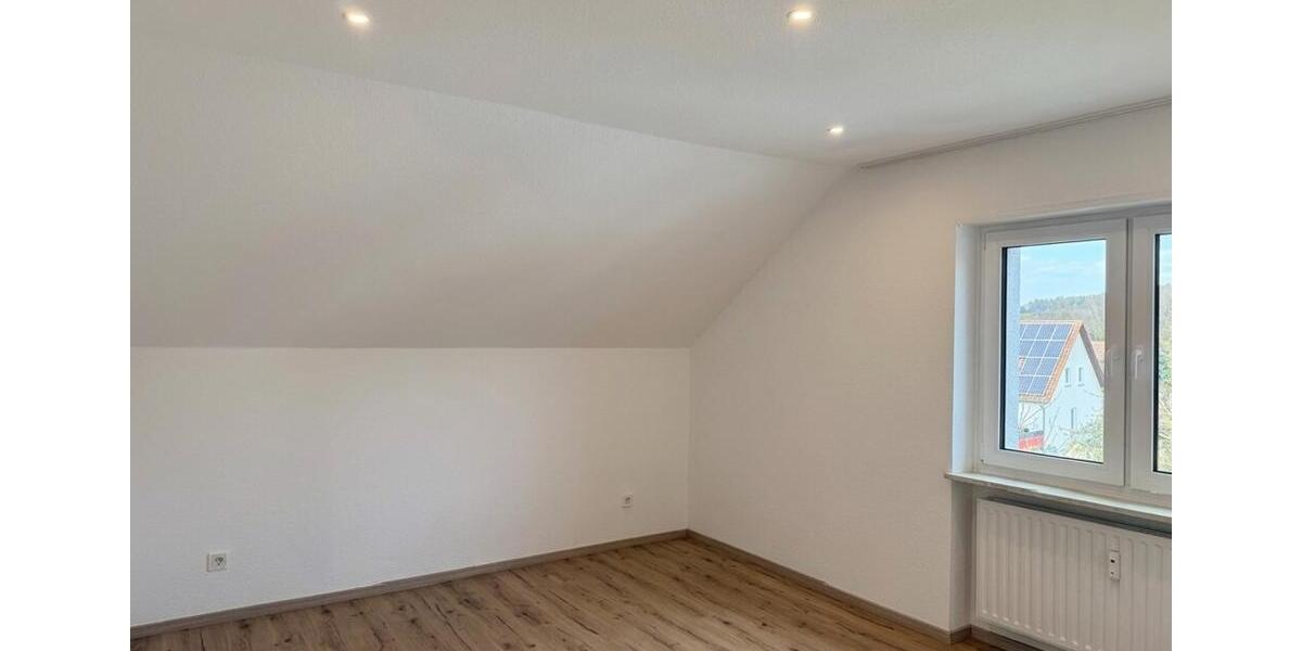 Dachgeschoßwohnung Ottweiler - 5 Zimmer, 97 m&sup2;, 750&euro; | Angebot:25892650