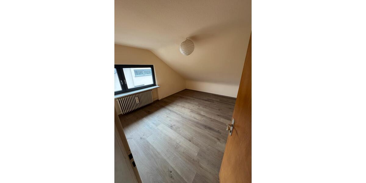 Dachgeschoßwohnung Saarbrücken Malstatt - 3 Zimmer, 70 m&sup2;, 700&euro; | Angebot:26040579