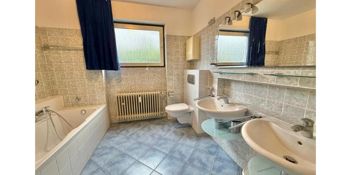 Erdgeschoßwohnung Homburg - 5 Zimmer, 140 m&sup2;, 1.650&euro; | Angebot:25648444