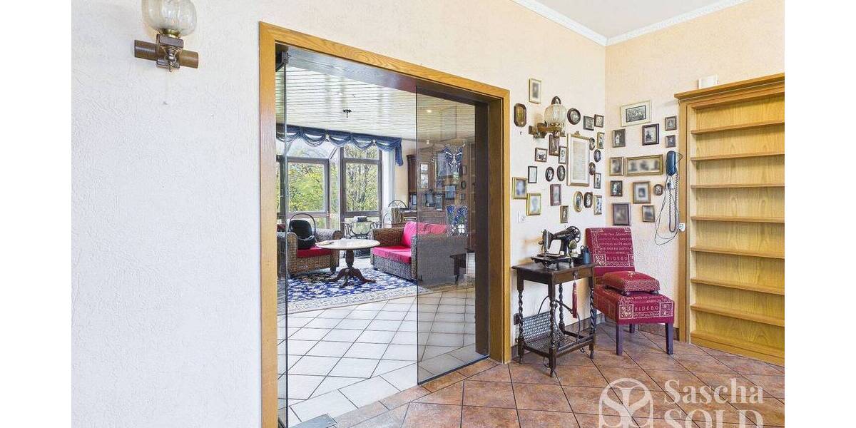 Großzügige Liegenschaft in ruhiger Waldrandlage - Pool, Sauna, Wintergarten, Balkon u. Doppelgarage - Einfamilienhaus Spiesen-Elversberg Elversberg | Angebot:26178654