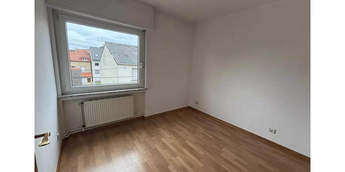 Etagenwohnung Saarbrücken - 5 Zimmer, 147 m&sup2;, 995&euro; | Angebot:25853646