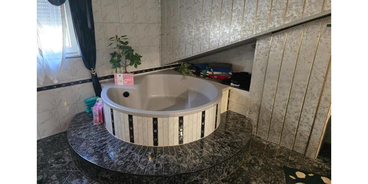 Etagenwohnung Saarbrücken Brebach-Fechingen - 8 Zimmer, 285 m&sup2;, 395.000&euro; | Angebot:26050619