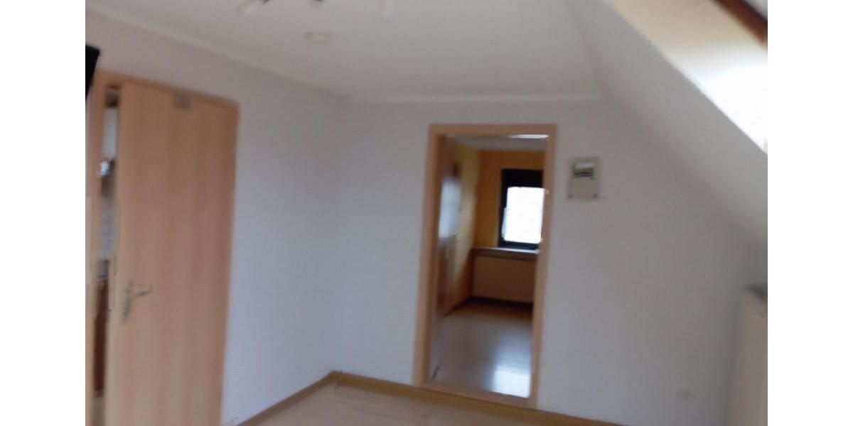 Dachgeschoßwohnung Homburg - 3 Zimmer, 65 m&sup2;, 450&euro; | Angebot:25992317